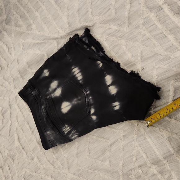 Black and white tie dye Torrid jean shorts size 18! Excellent condition! - Picture 11 of 13